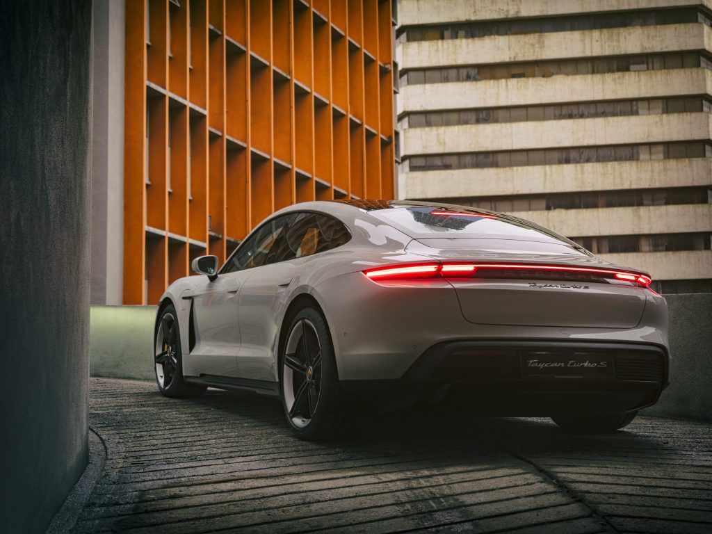Sistem Manajemen Termal Enjin dan Protokol Pengendalian Mutu Pendinginan Optimum pada Mobil Sport Porsche Berkinerja Tinggi