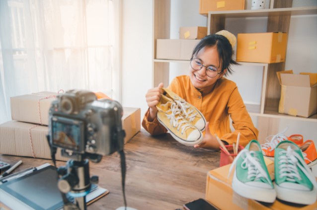 Review oleh Blogger: Cerita Personal yang Menjadi Panduan di Tengah Banjir Informasi