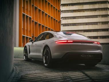 Sistem Manajemen Termal Enjin dan Protokol Pengendalian Mutu Pendinginan Optimum pada Mobil Sport Porsche Berkinerja Tinggi