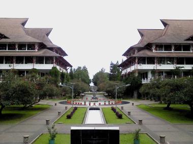 Perbandingan Passing Grade SNBT ITB di Setiap Fakultas: Mana yang Paling Kompetitif?