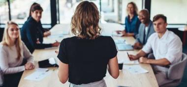 Mampukah Teknik Improvisasi Menyelamatkan Saat Rencana di Atas Panggung Berantakan?